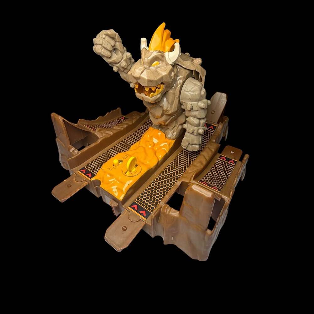 Hot Wheels Mario Kart Bowser's Castle Chaos Track Set Bowser Figure